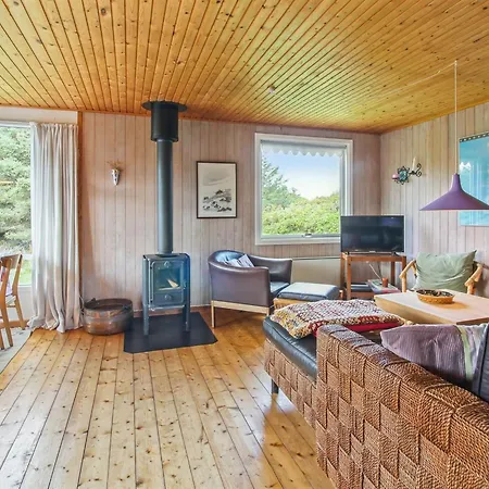Jule - 600m From The Sea By Interhome